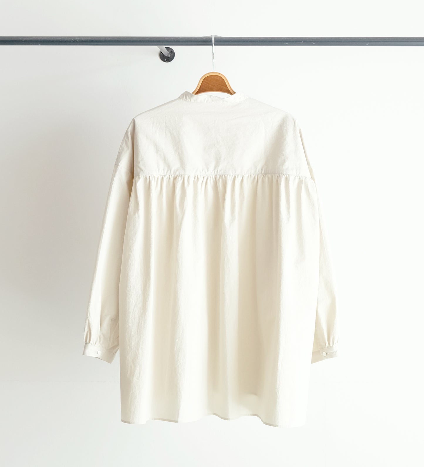 PULLOVER GATHERED SHIRT