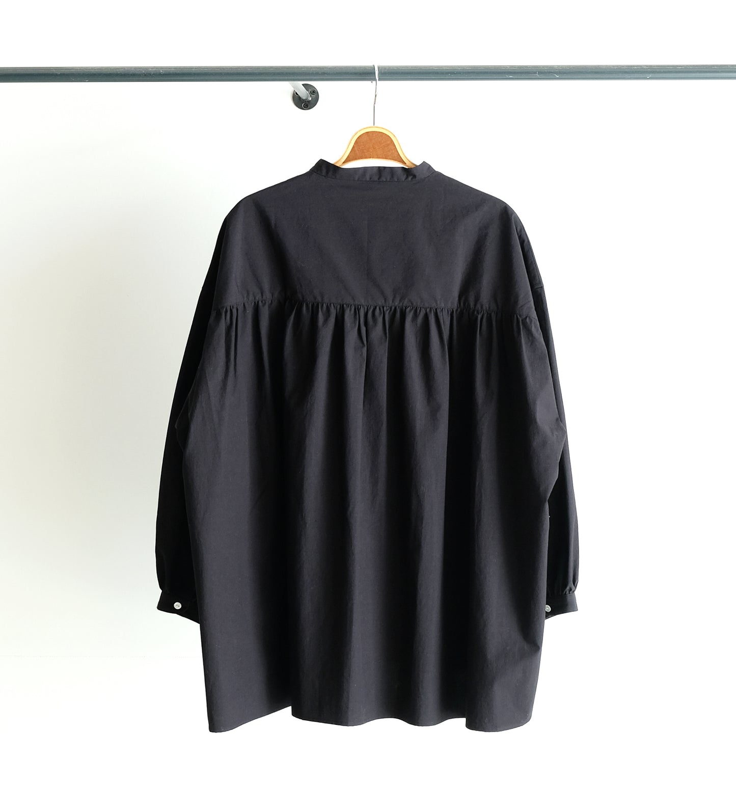 PULLOVER GATHERED SHIRT