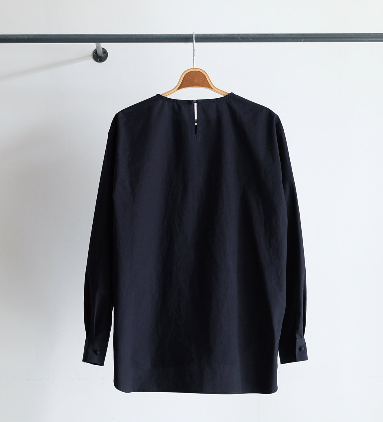 CREW NECK POCKET SHIRT