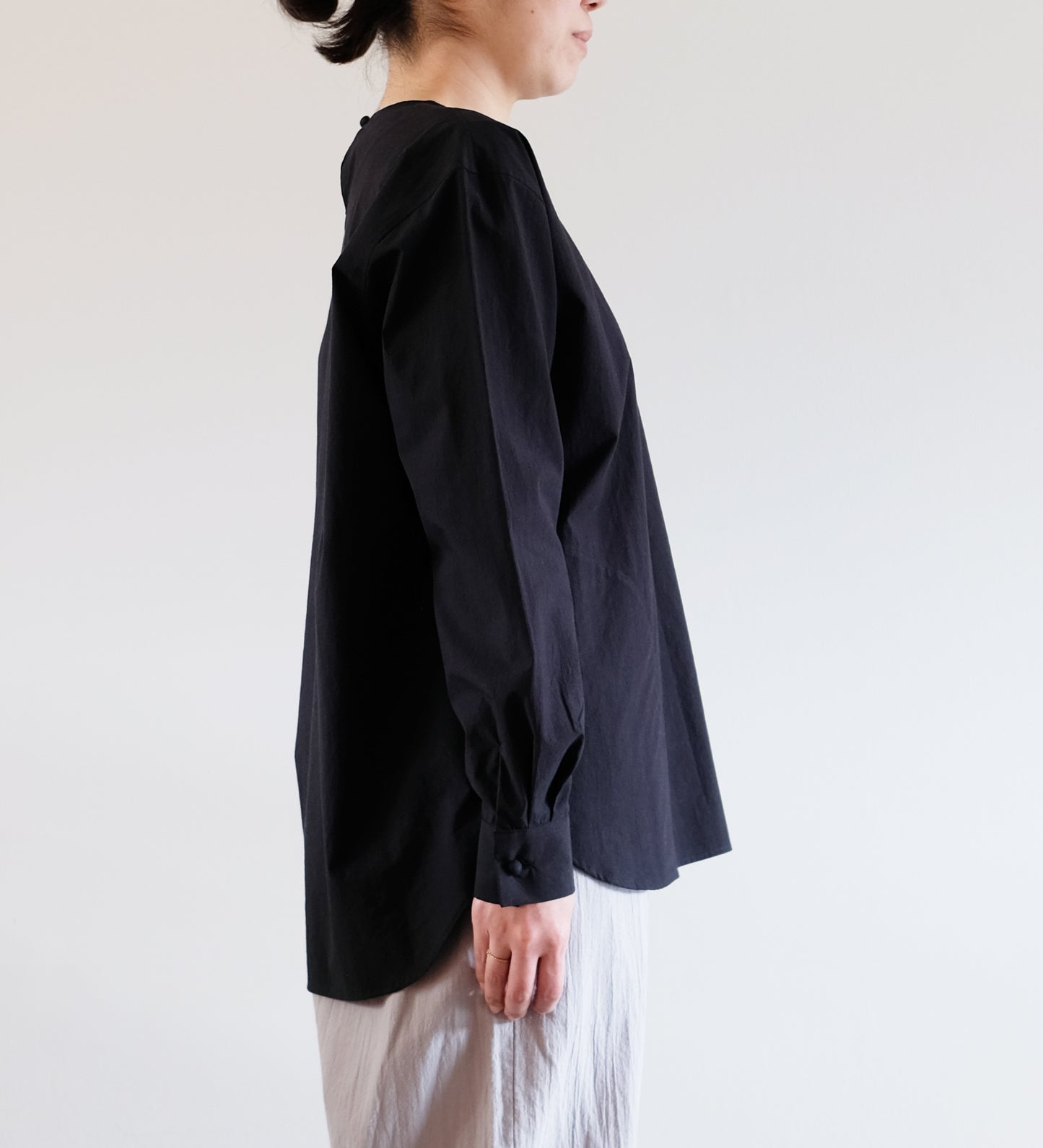 CREW NECK POCKET SHIRT