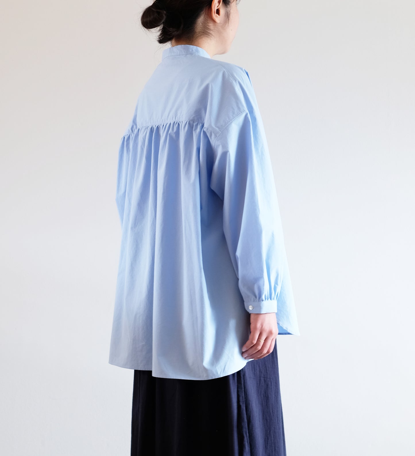 PULLOVER GATHERED SHIRT
