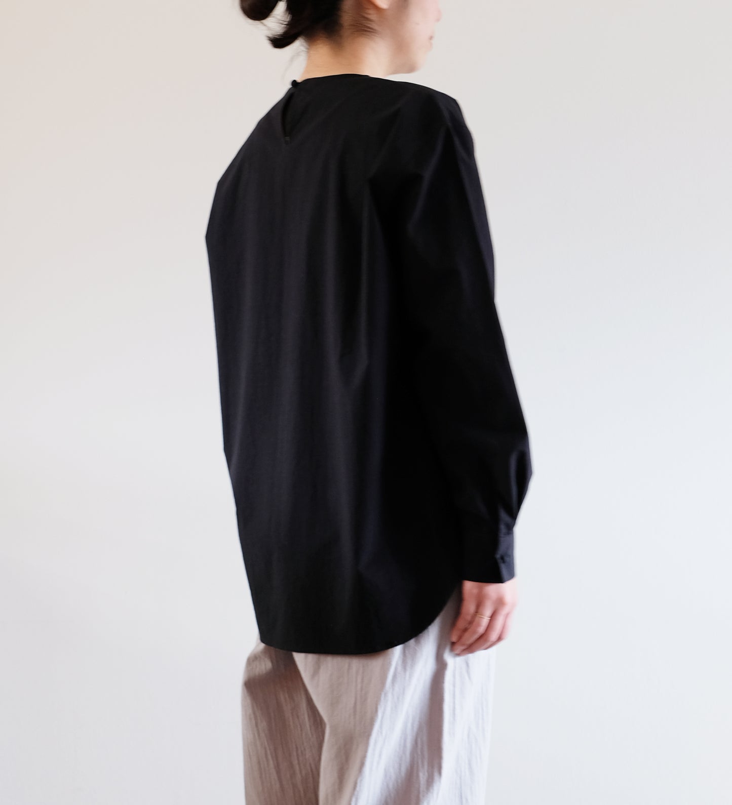 CREW NECK POCKET SHIRT