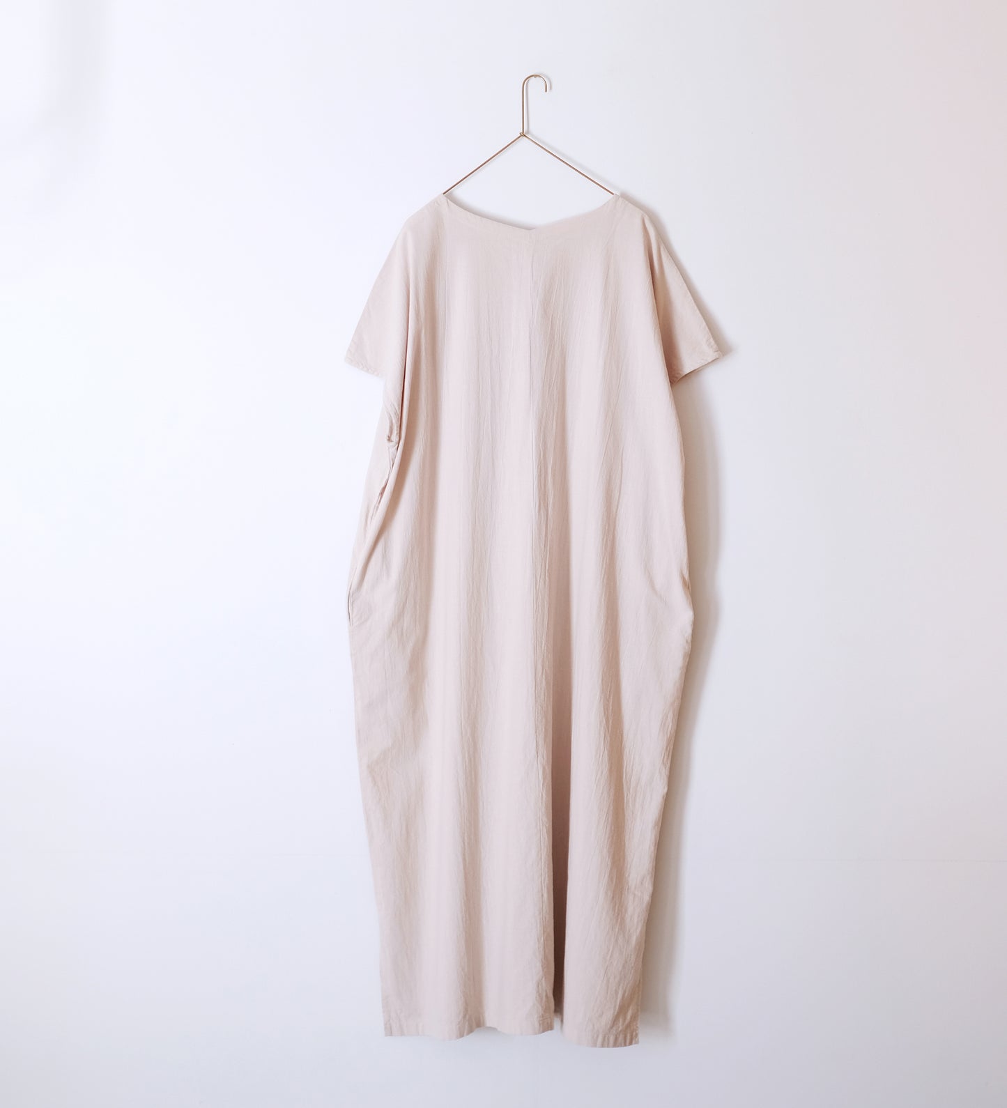 VNECK FRENCH SLEEVE ONEPIECE［FUMI］