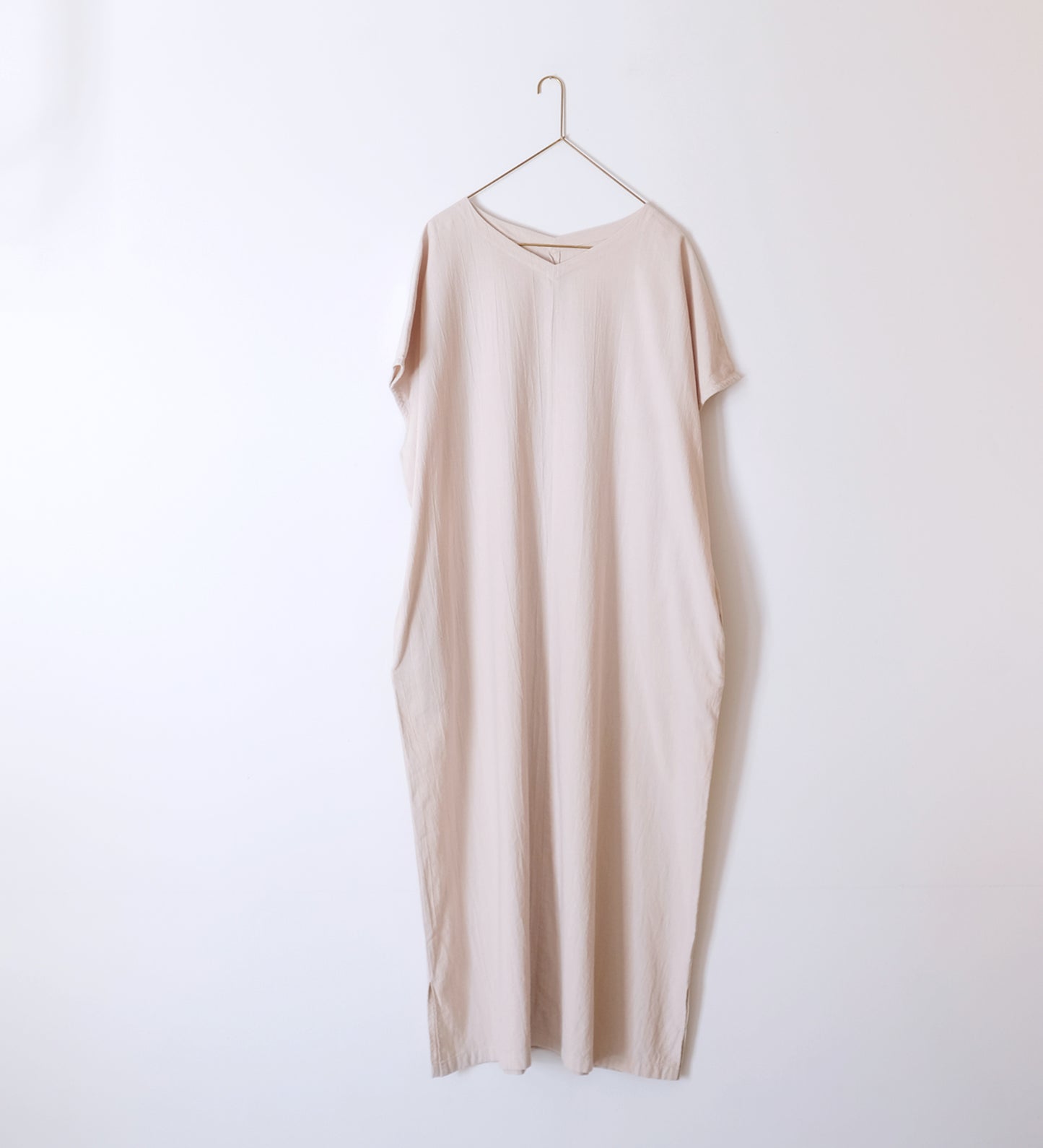 VNECK FRENCH SLEEVE ONEPIECE［FUMI］