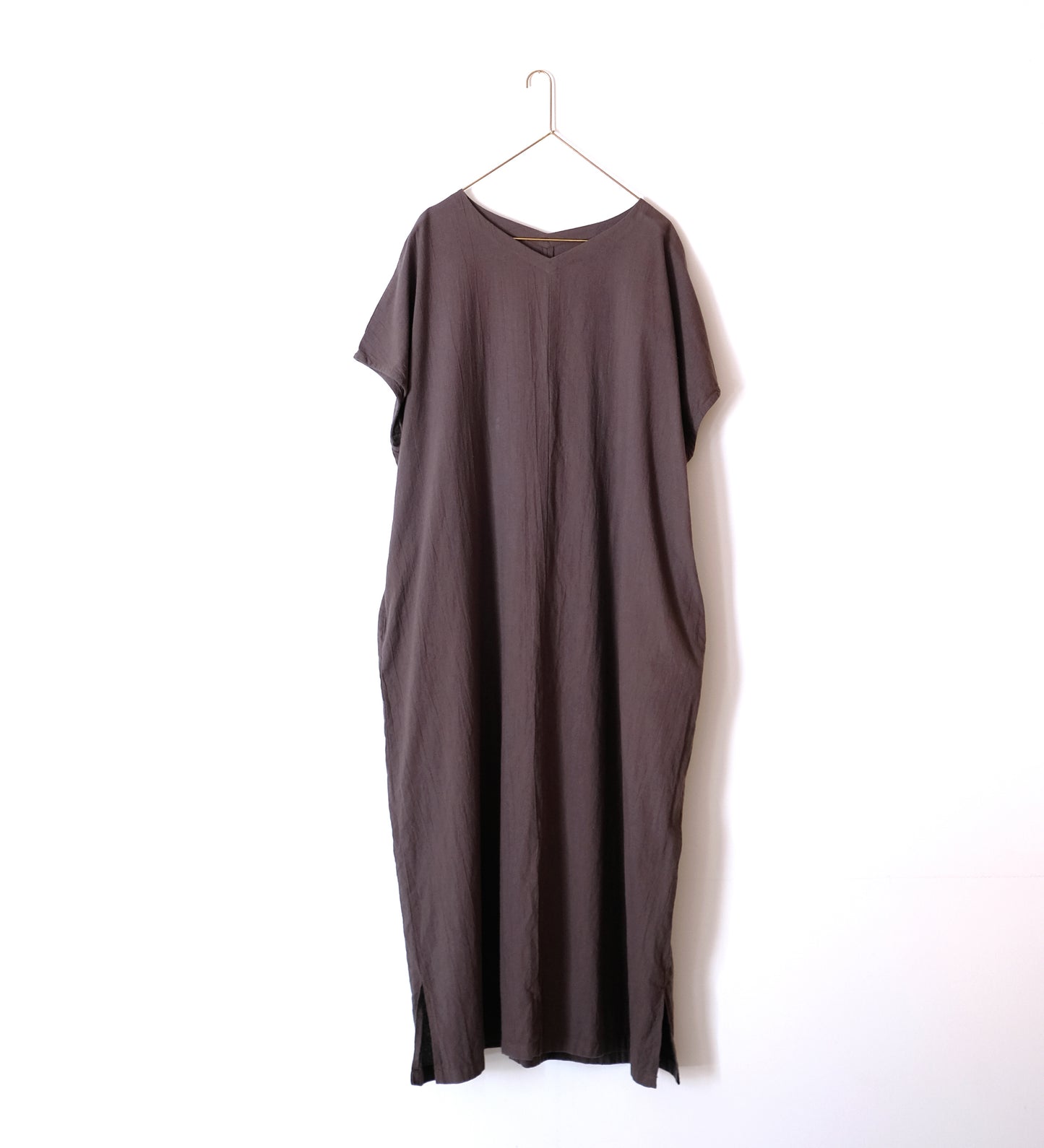 VNECK FRENCH SLEEVE ONEPIECE［FUMI］