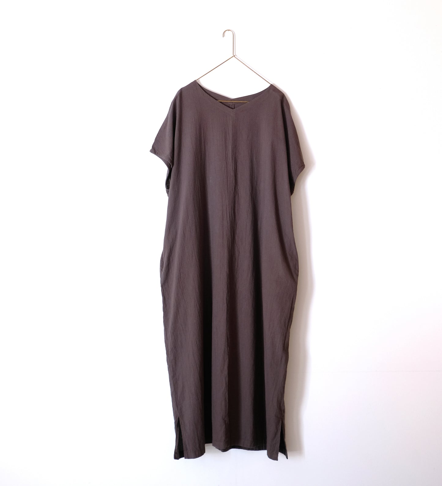 VNECK FRENCH SLEEVE ONEPIECE［FUMI］