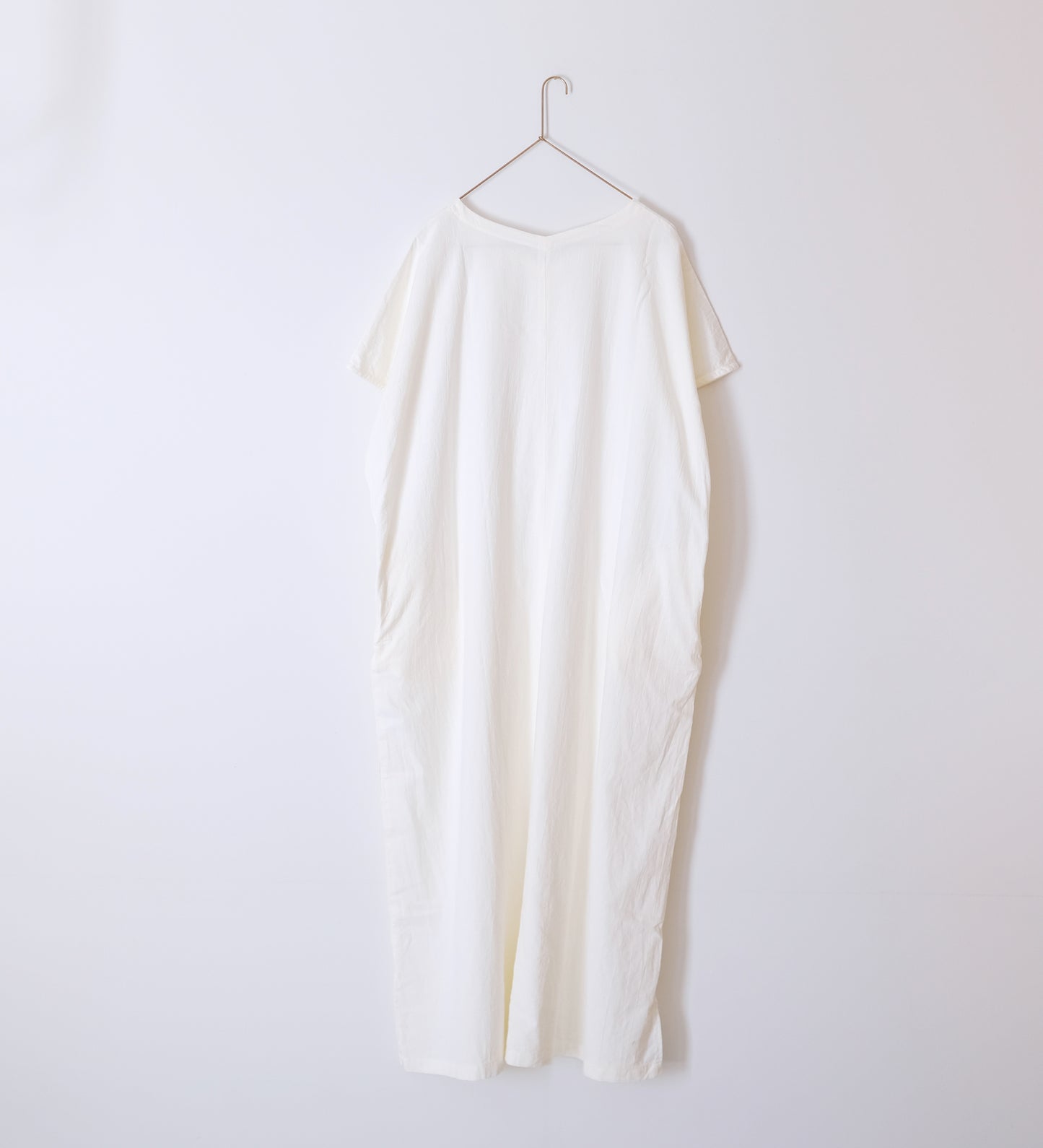 VNECK FRENCH SLEEVE ONEPIECE［FUMI］