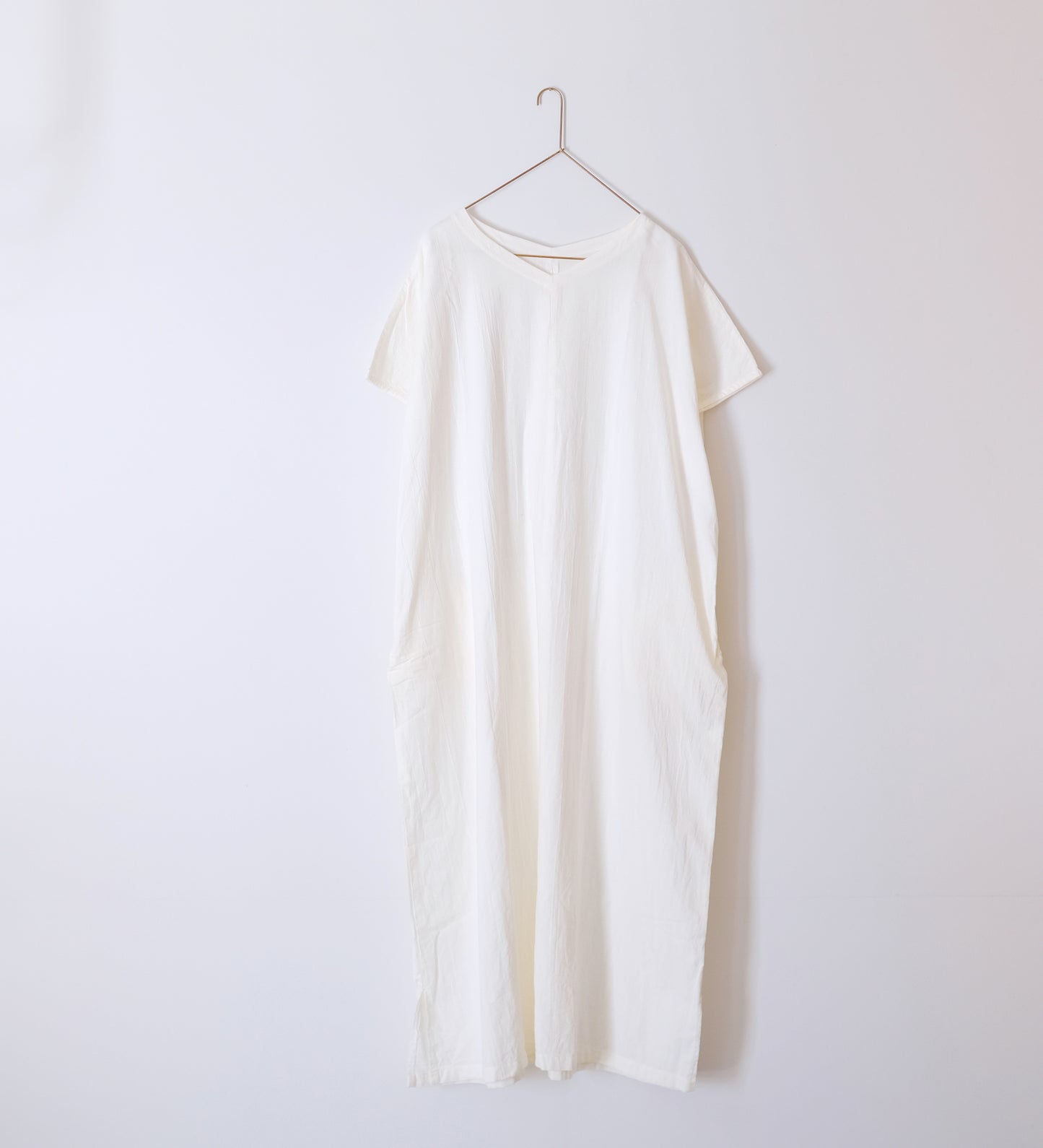 VNECK FRENCH SLEEVE ONEPIECE［FUMI］