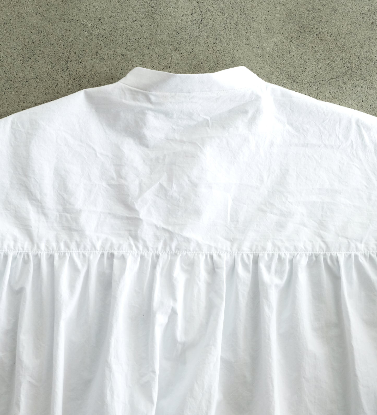 PULLOVER GATHERED SHIRT